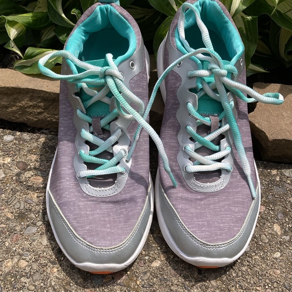 Vionic womens 7.5 cross trainers - Picture 1 of 14